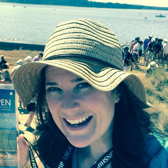 Meet your Posher, Felicia - Picture 1 of 1